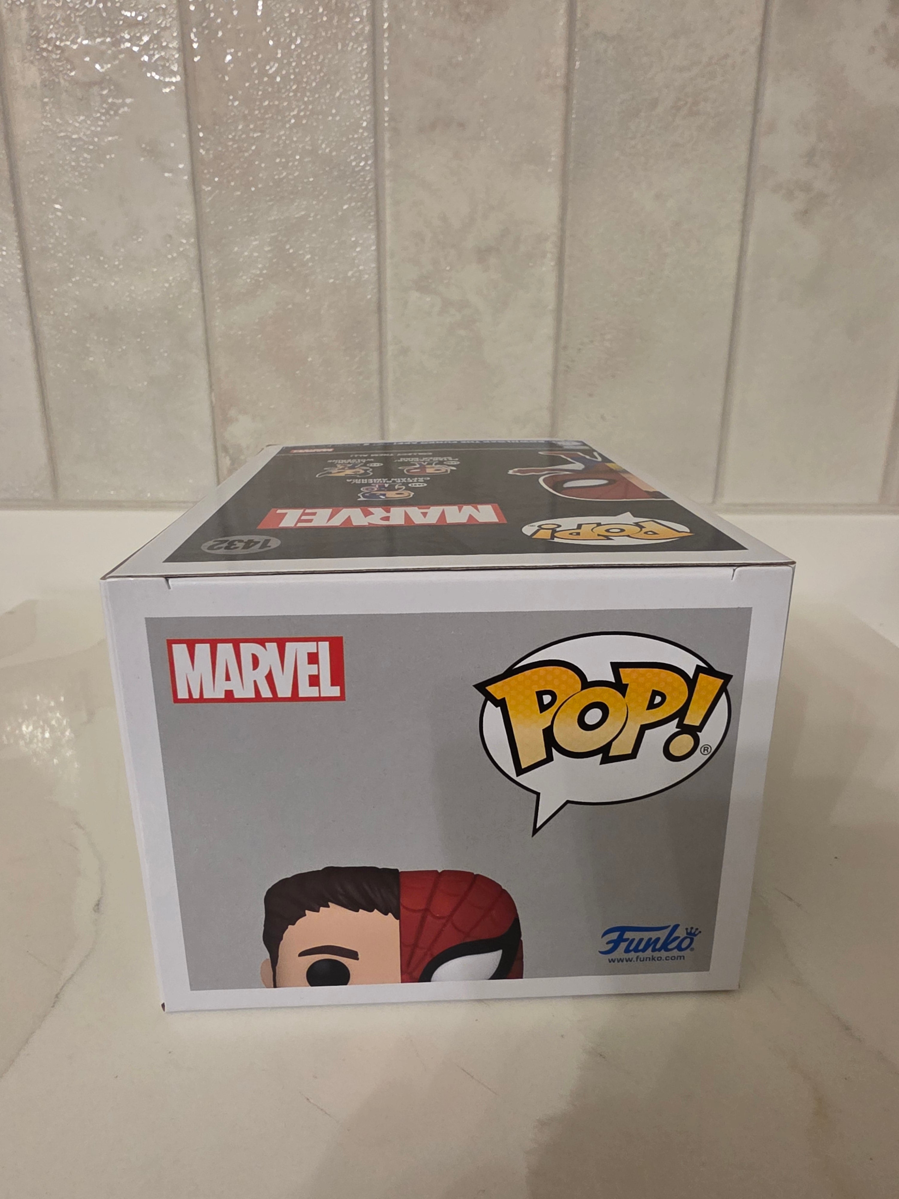 Funko Pop! Marvel Peter Parker/Spider-man 1432 (pre-owned)