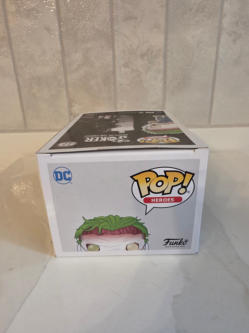 Funko Pop! The Joker (death of the family) 273 (pre-owned)