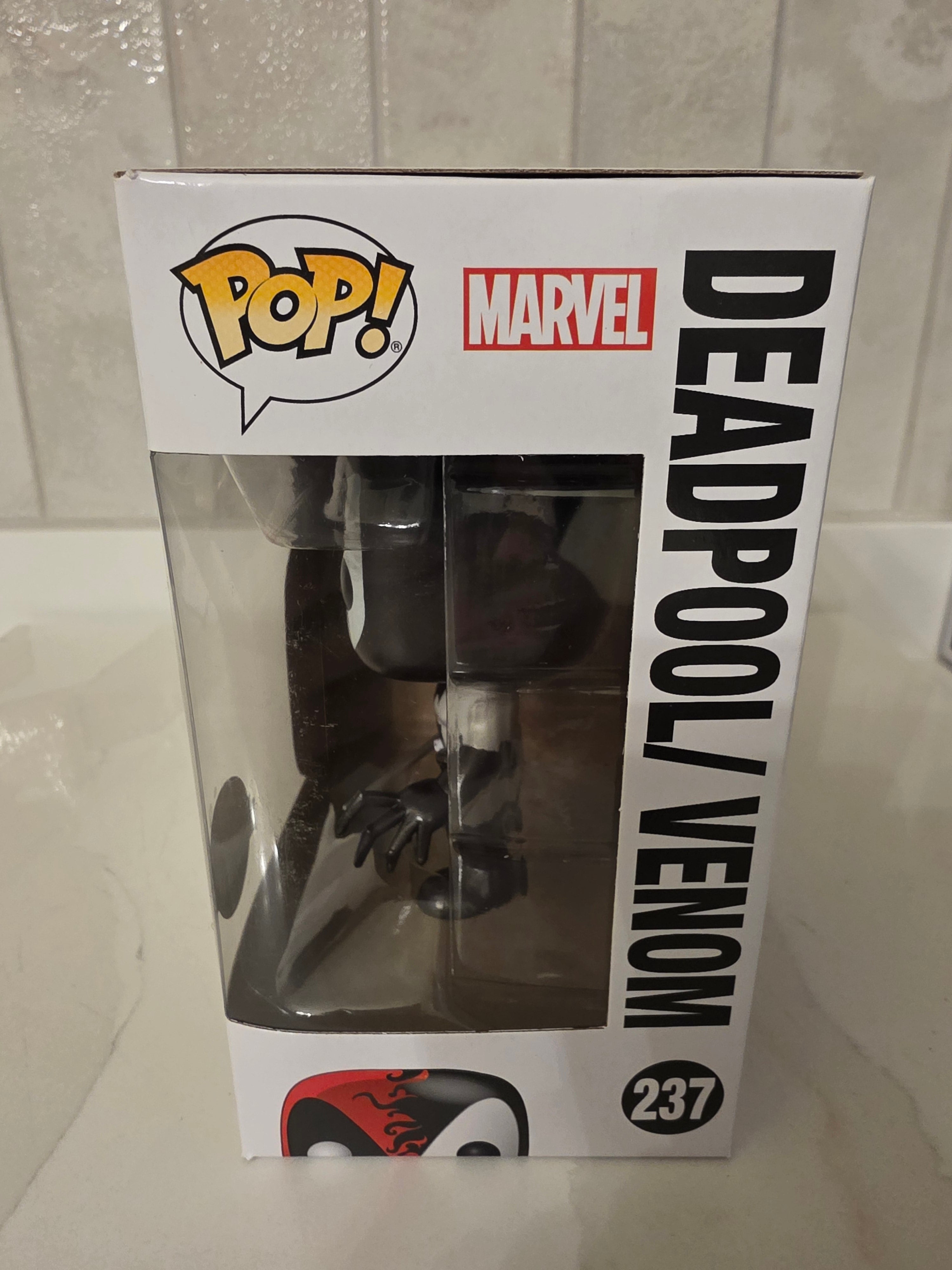 Funko Pop! Marvel Deadpool/Venom 237 (pre-owned)