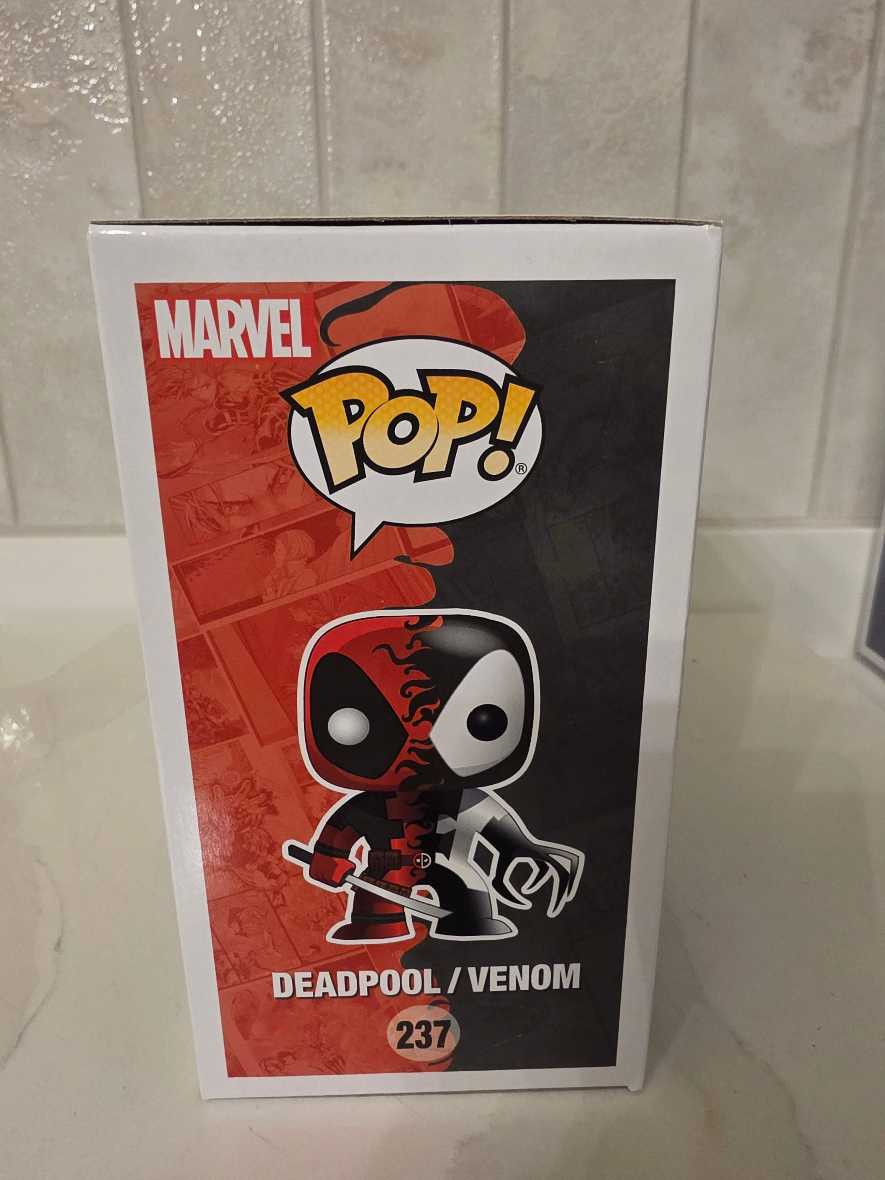 Funko Pop! Marvel Deadpool/Venom 237 (pre-owned)